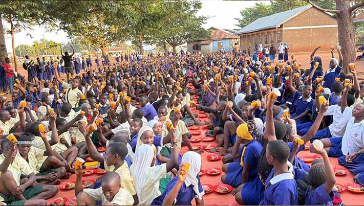 Uganda'da Bin Kişilik İftar Sofrası Kuruldu